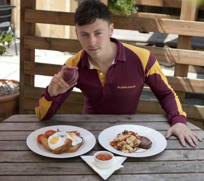 Stephen Pitt with the Aussie and British breakfasts 1lr.jpg