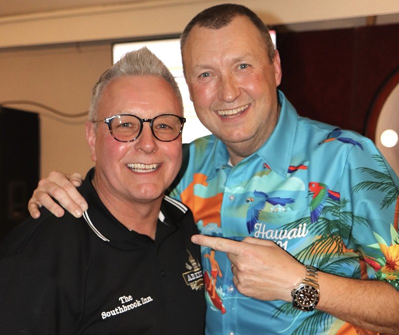 wayne_mardle_alun_rossiter_darts800.jpg